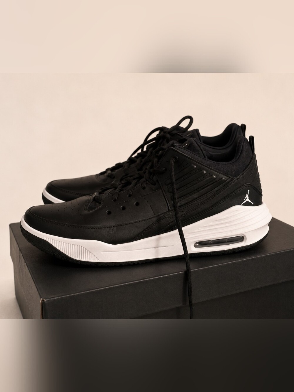 Jordan Men's Black and White Sneakers